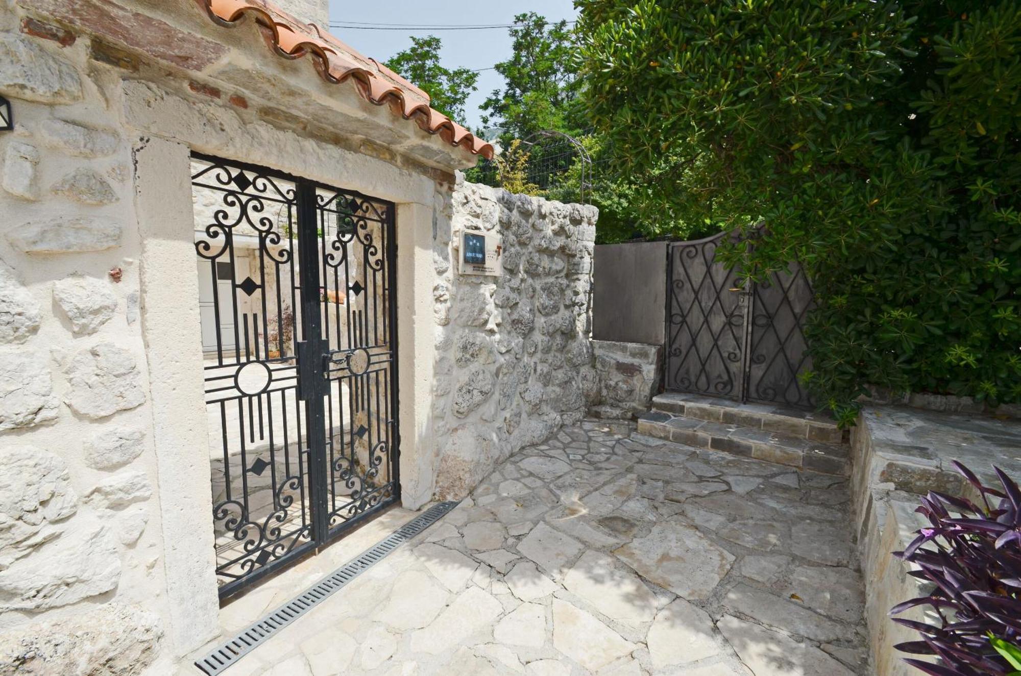 Apartments Mir I Dobro Kotor Extérieur photo