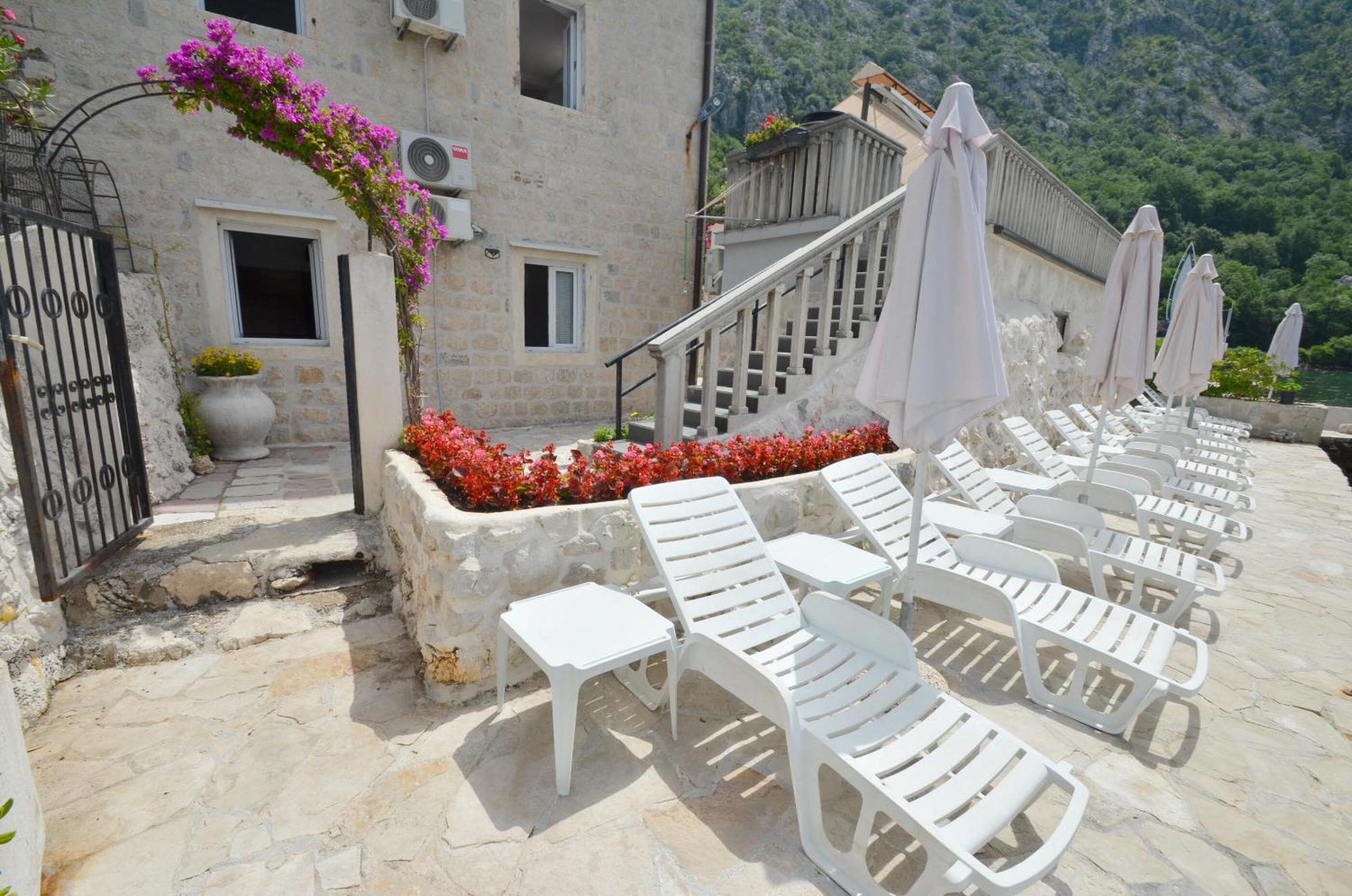 Apartments Mir I Dobro Kotor Extérieur photo