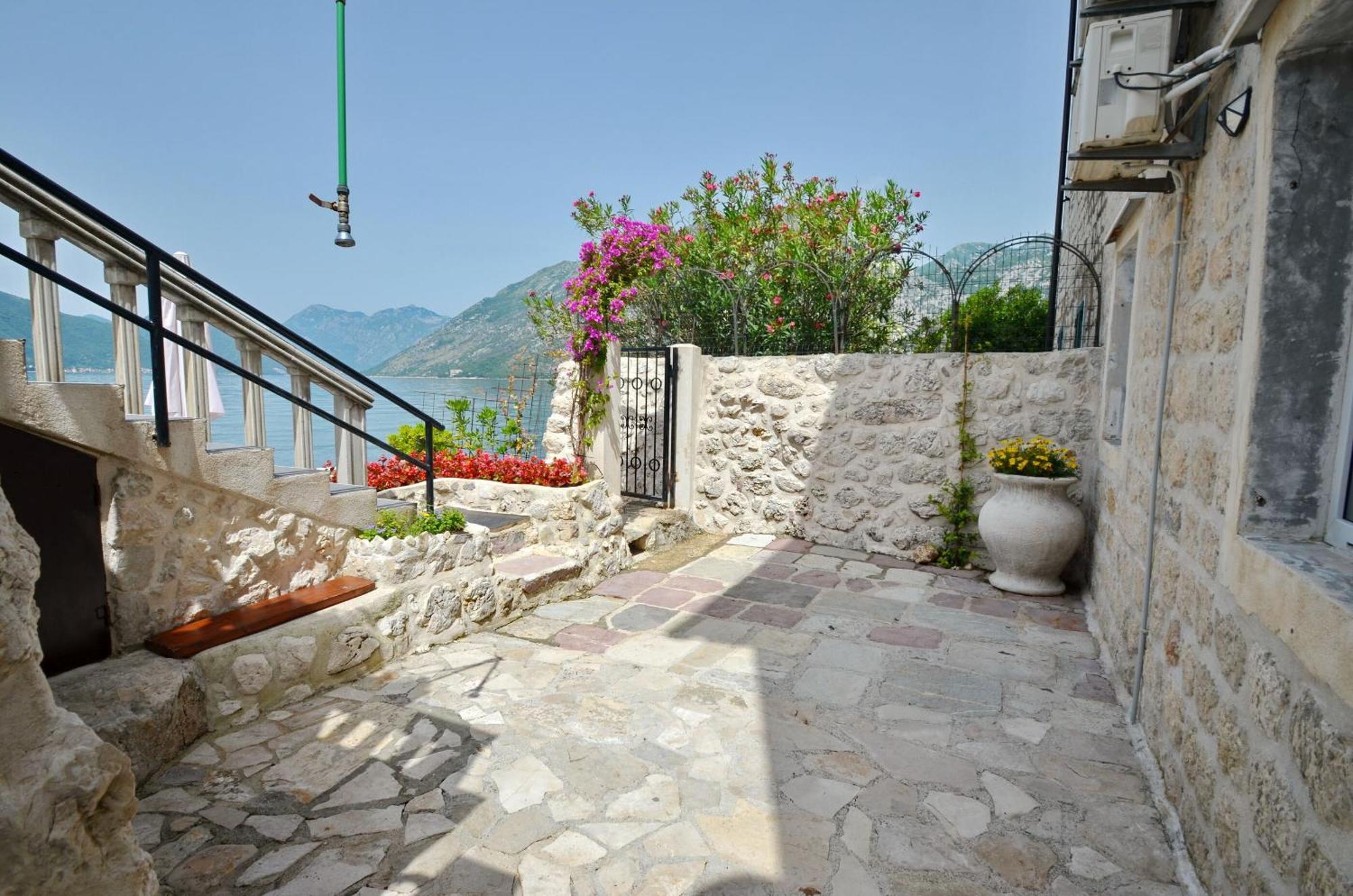 Apartments Mir I Dobro Kotor Extérieur photo