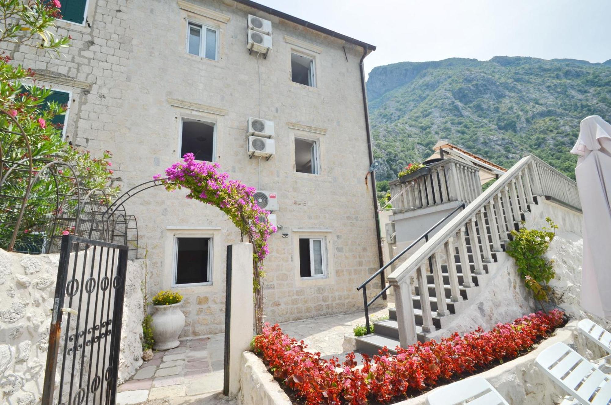 Apartments Mir I Dobro Kotor Extérieur photo